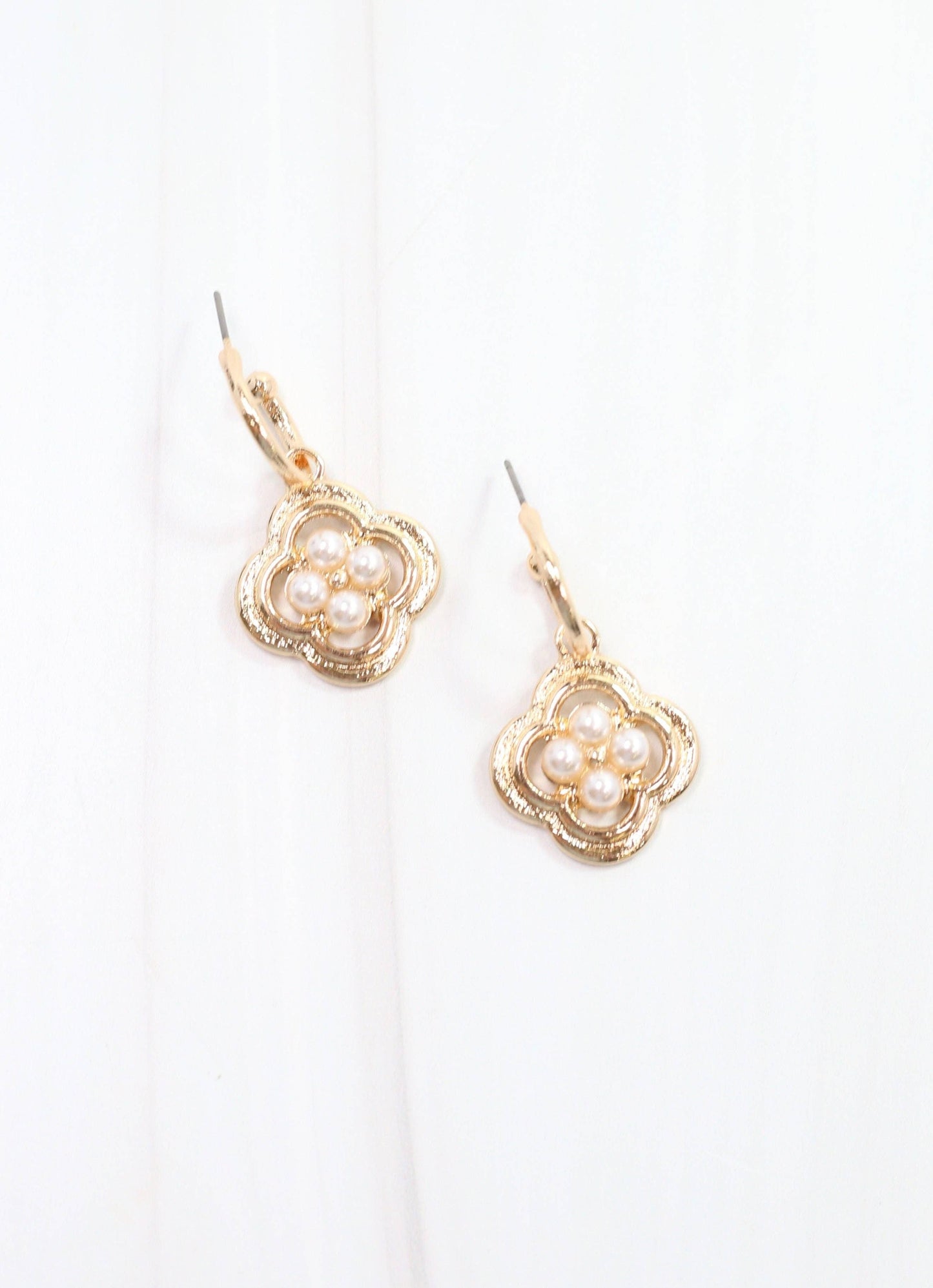 Scarlet Pearl Clover Hoop Earring Gold
