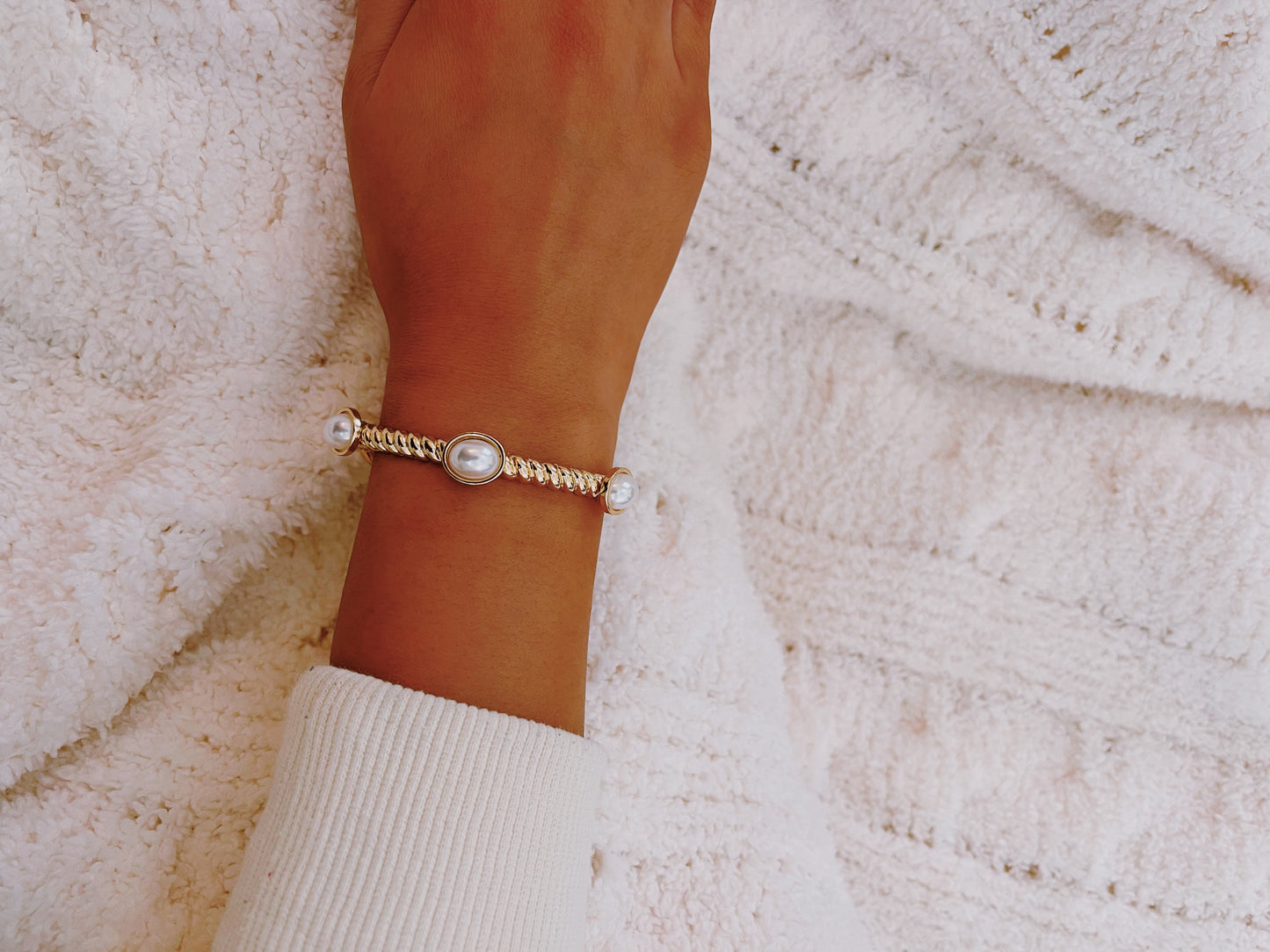 Gold Textured Pearl Bracelet