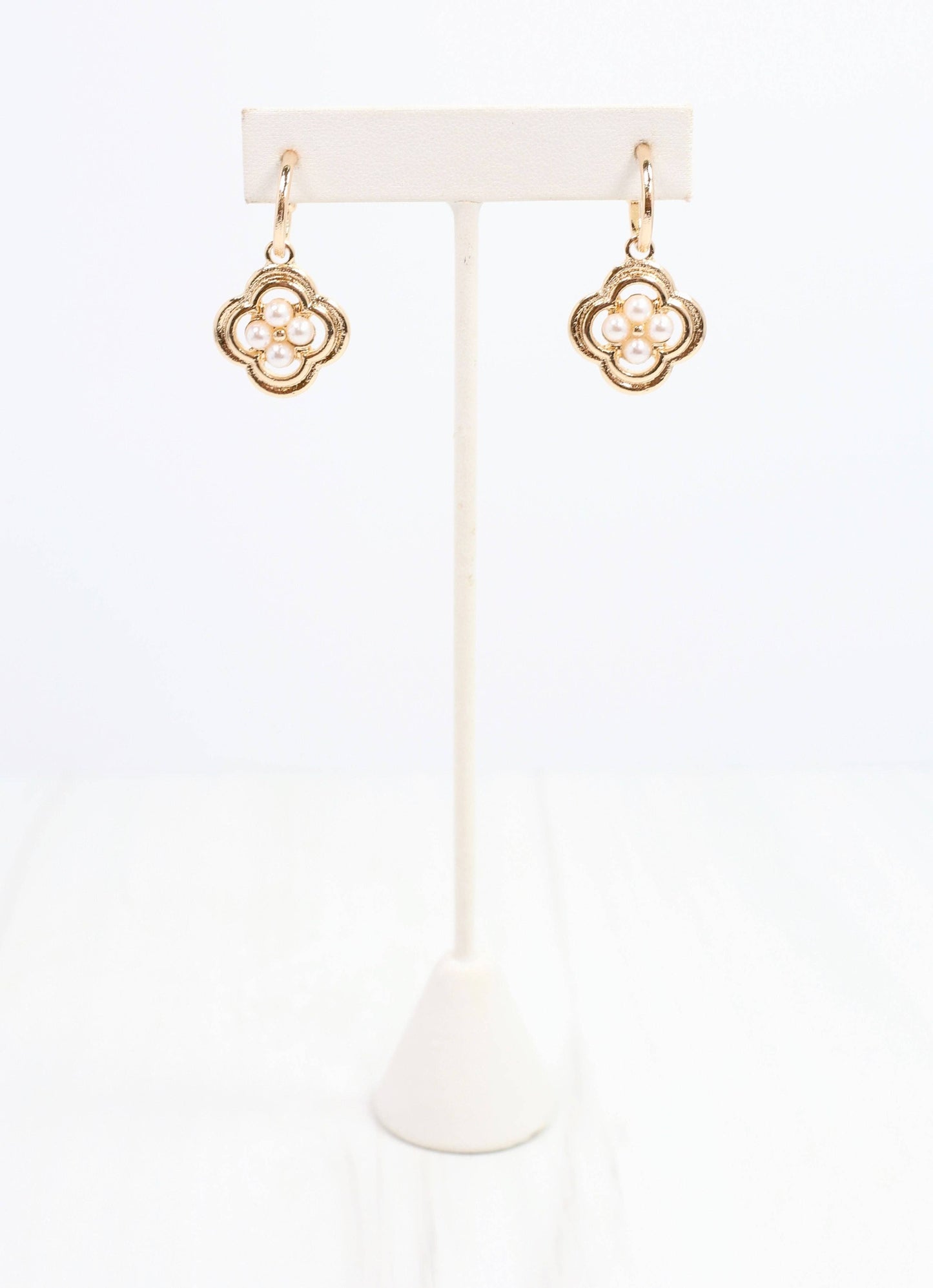Scarlet Pearl Clover Hoop Earring Gold