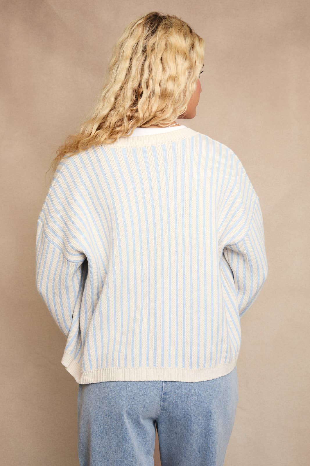 SWEATER CARDIGAN WITH STRIPES AND FLOWER GRAPHIC DETAIL: WHITE-LT BLUE STRIPE / M