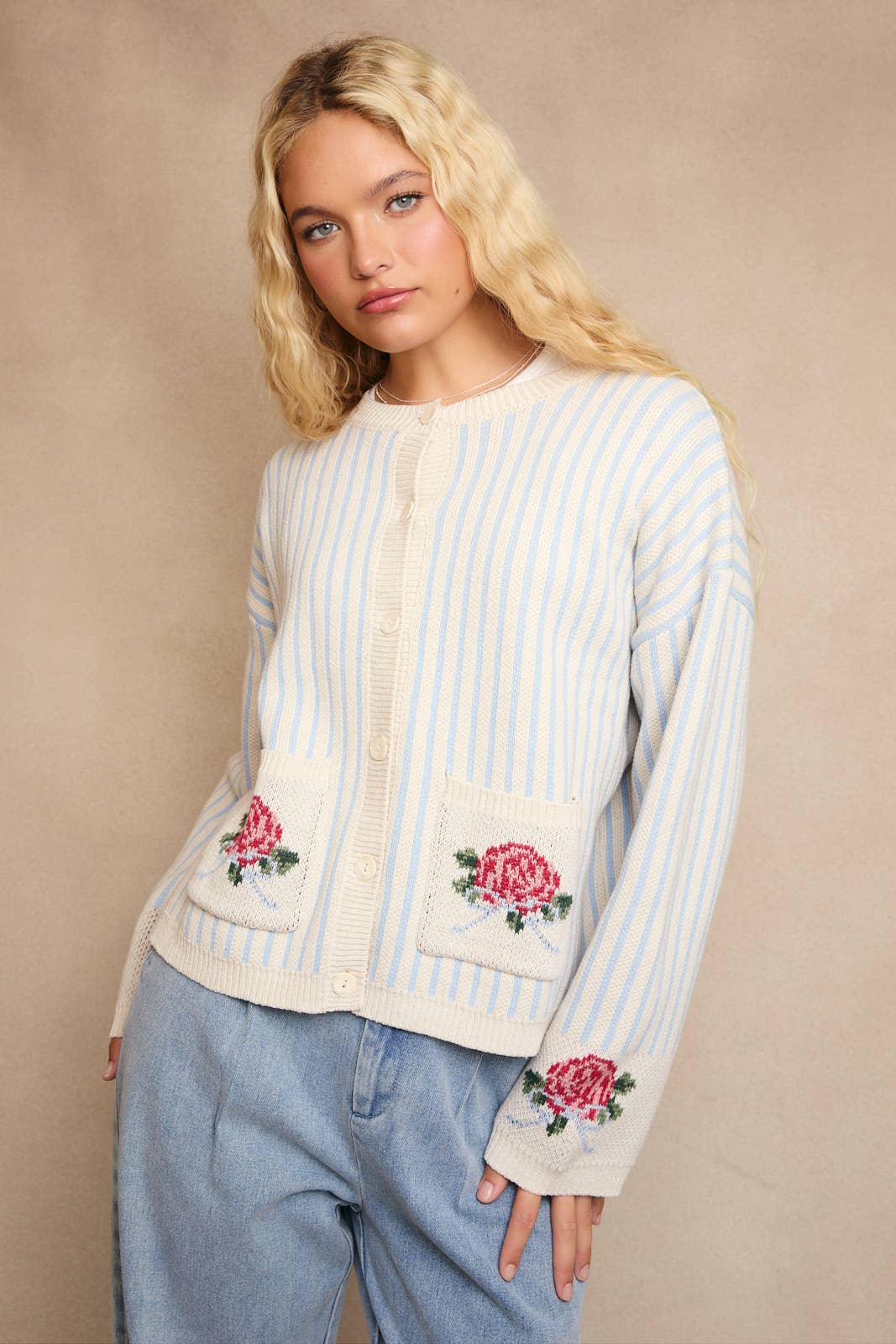 SWEATER CARDIGAN WITH STRIPES AND FLOWER GRAPHIC DETAIL: WHITE-LT BLUE STRIPE / S