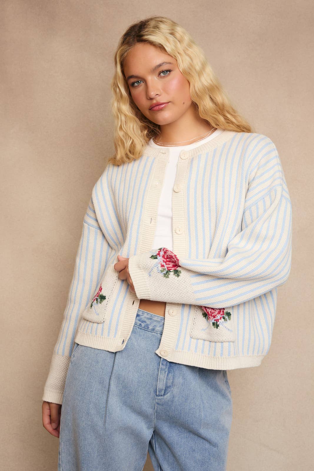 SWEATER CARDIGAN WITH STRIPES AND FLOWER GRAPHIC DETAIL: WHITE-LT BLUE STRIPE / L