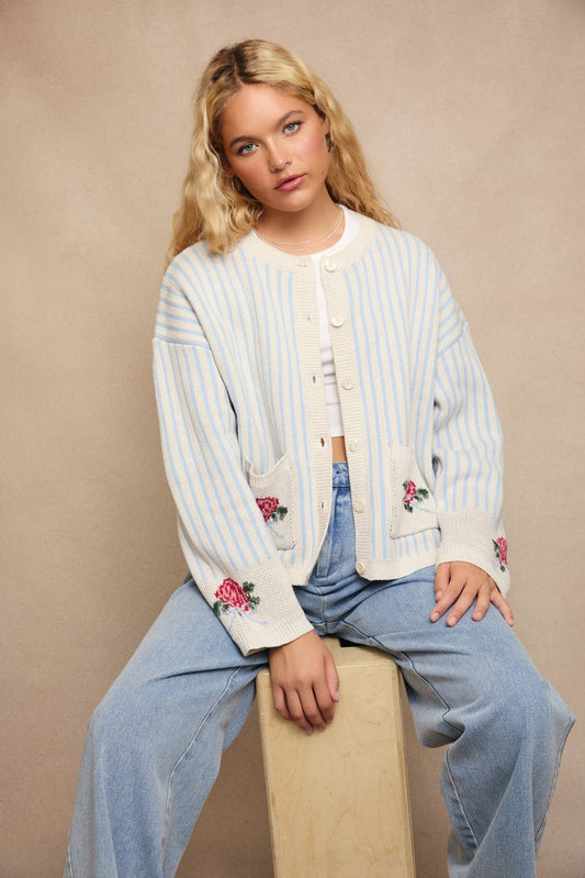 SWEATER CARDIGAN WITH STRIPES AND FLOWER GRAPHIC DETAIL: WHITE-LT BLUE STRIPE / XS
