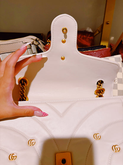 Mia Purse ( read description)
