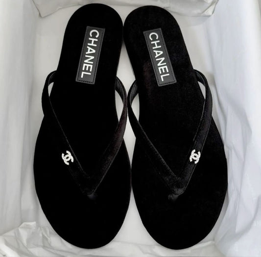 Black Sandals (pre order)
