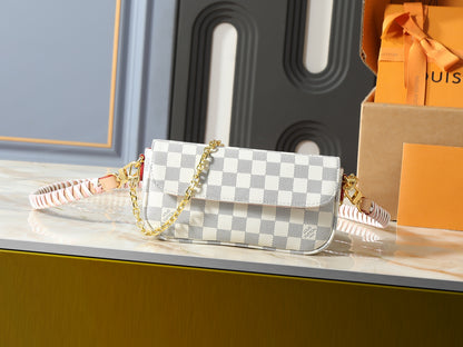 Nicole Purse (Pre order)