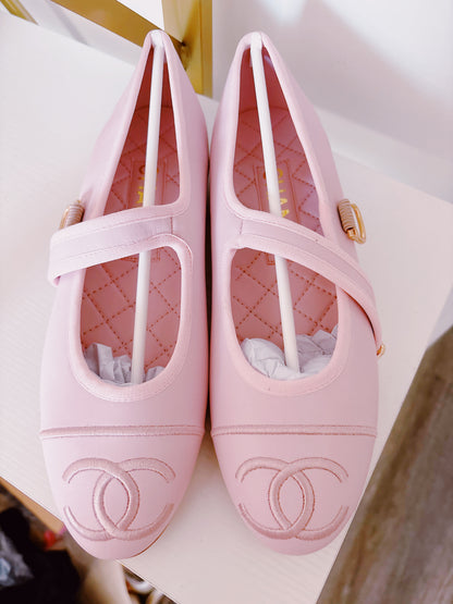 Pink sandals (pre order)