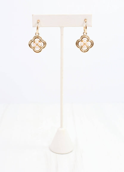 Scarlet Pearl Clover Hoop Earring Gold