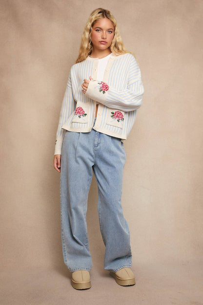 SWEATER CARDIGAN WITH STRIPES AND FLOWER GRAPHIC DETAIL: WHITE-LT BLUE STRIPE / S